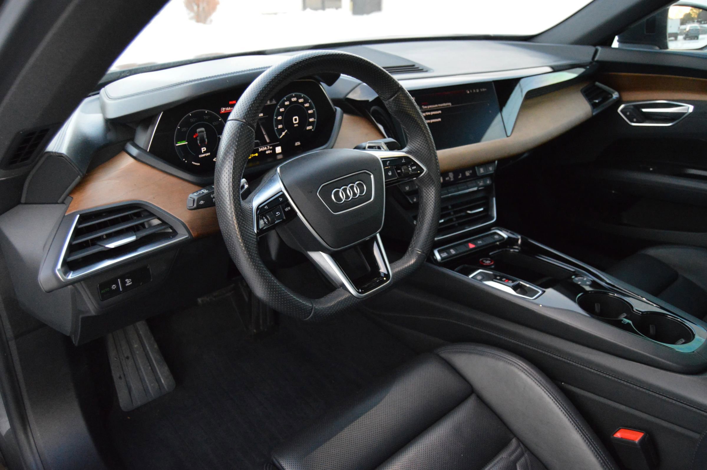 Used 2023 Audi e-tron GT Premium Plus image 12