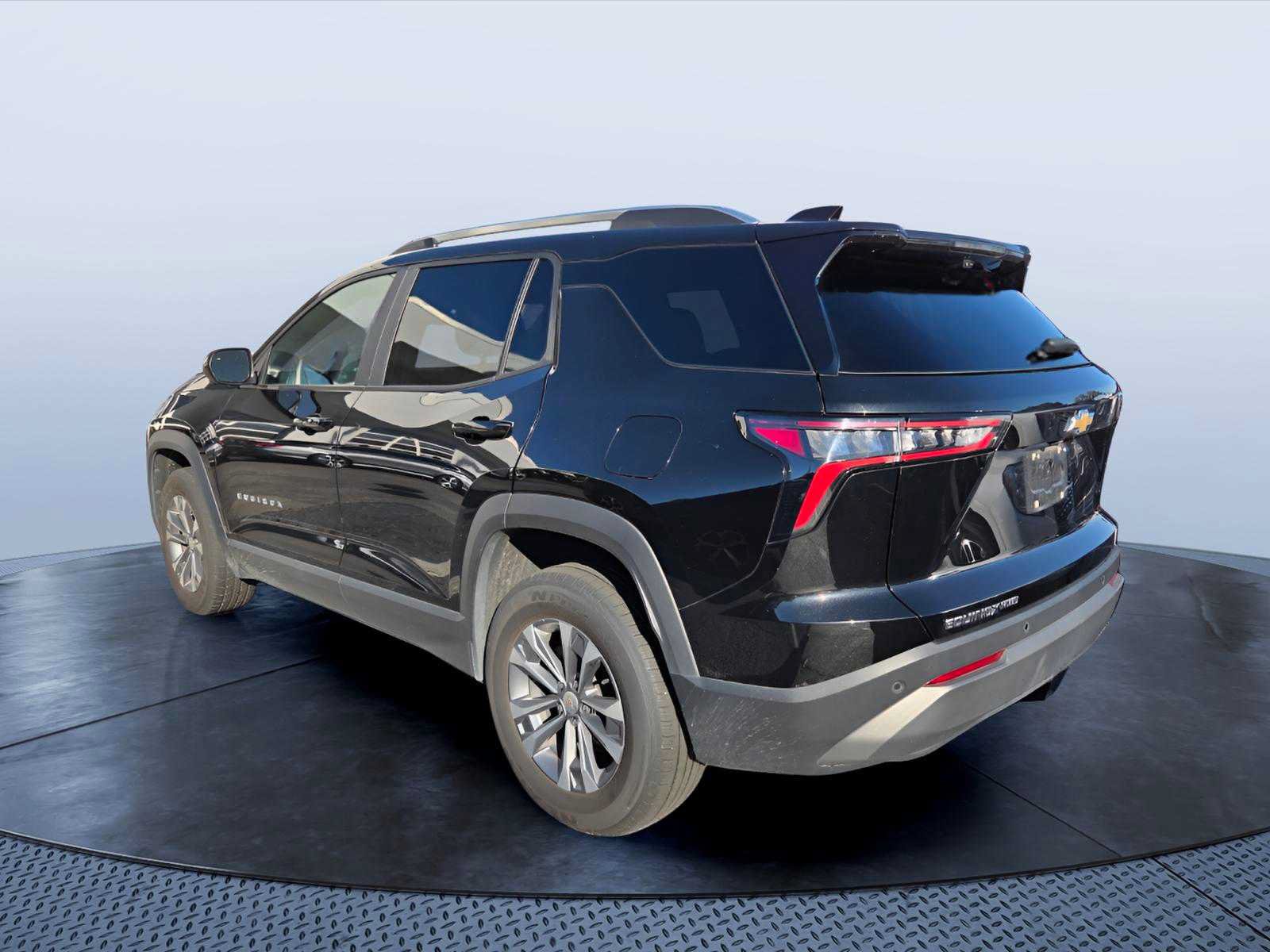 Used 2025 Chevrolet Equinox LT w/ Convenience Package II AWD/4WD image 3
