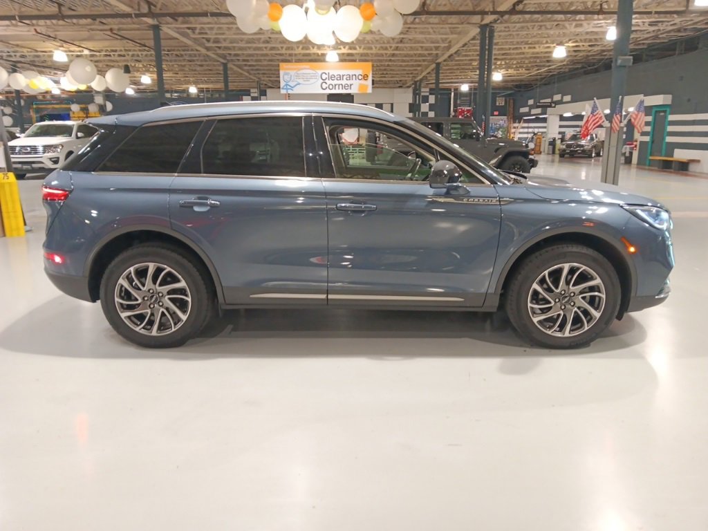 Used 2022 Lincoln Corsair AWD w/ Equipment Group 101A image 5