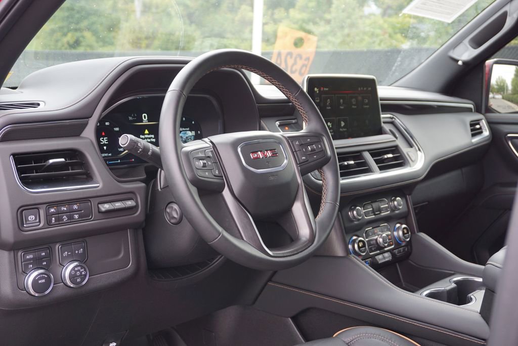 Used 2024 GMC Yukon AT4 w/ Technology Package image 10