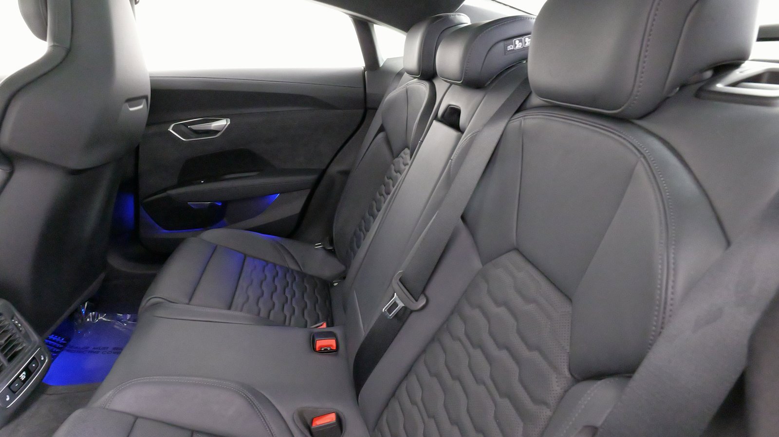 Used 2024 Audi RS e-tron GT w/ Carbon Performance Package image 38