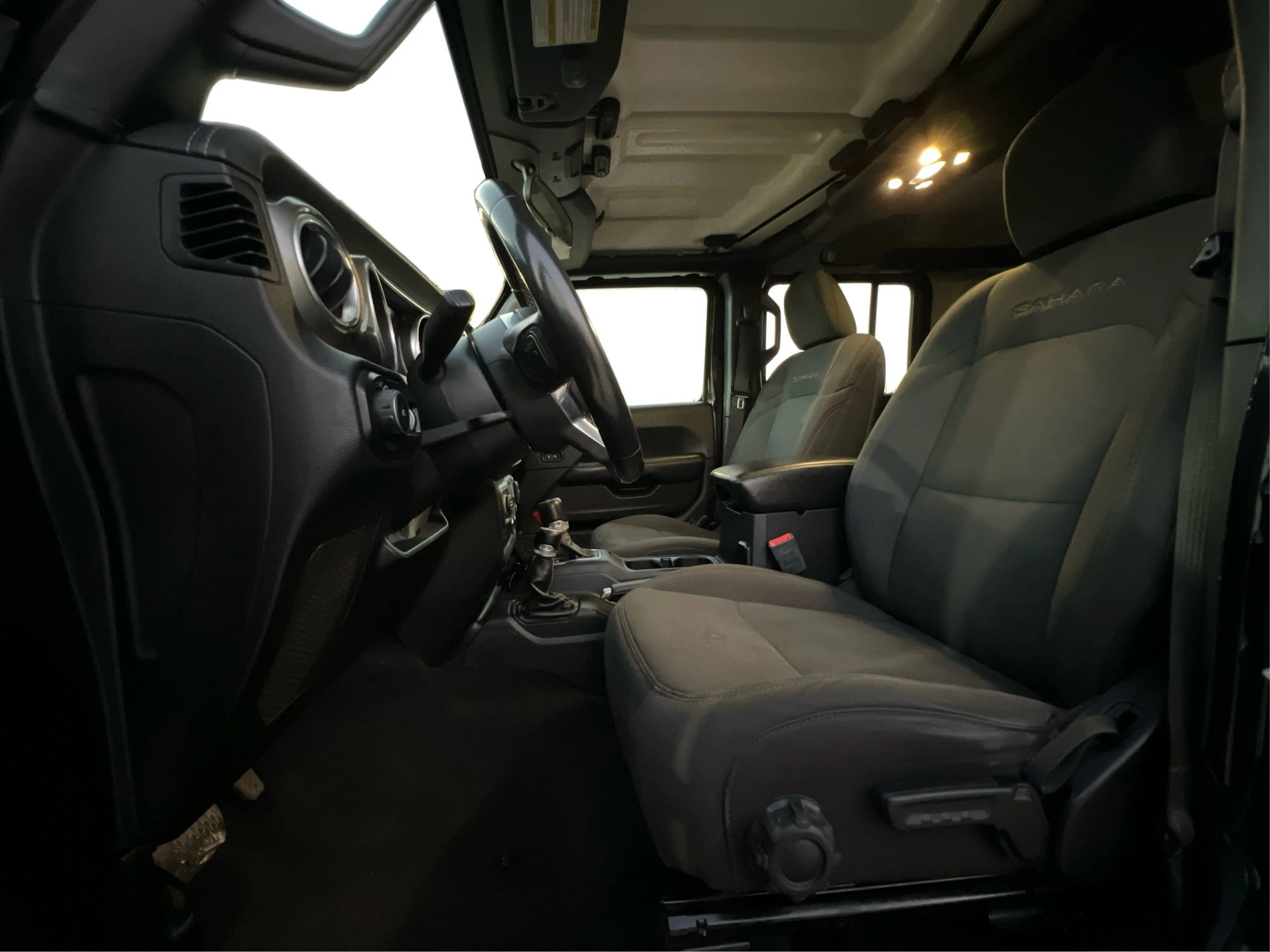 Used 2020 Jeep Wrangler Unlimited Sahara image 12