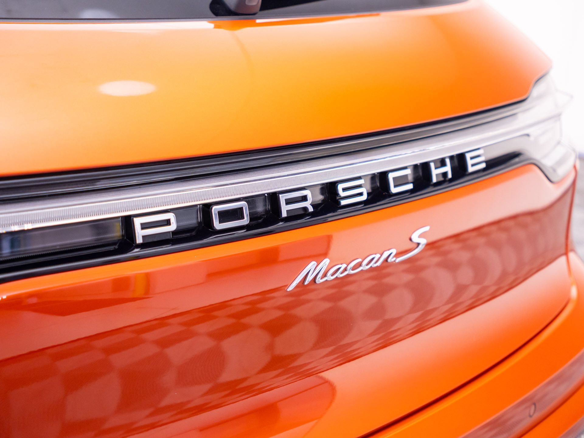 Certified 2023 Porsche Macan S AWD/4WD image 38