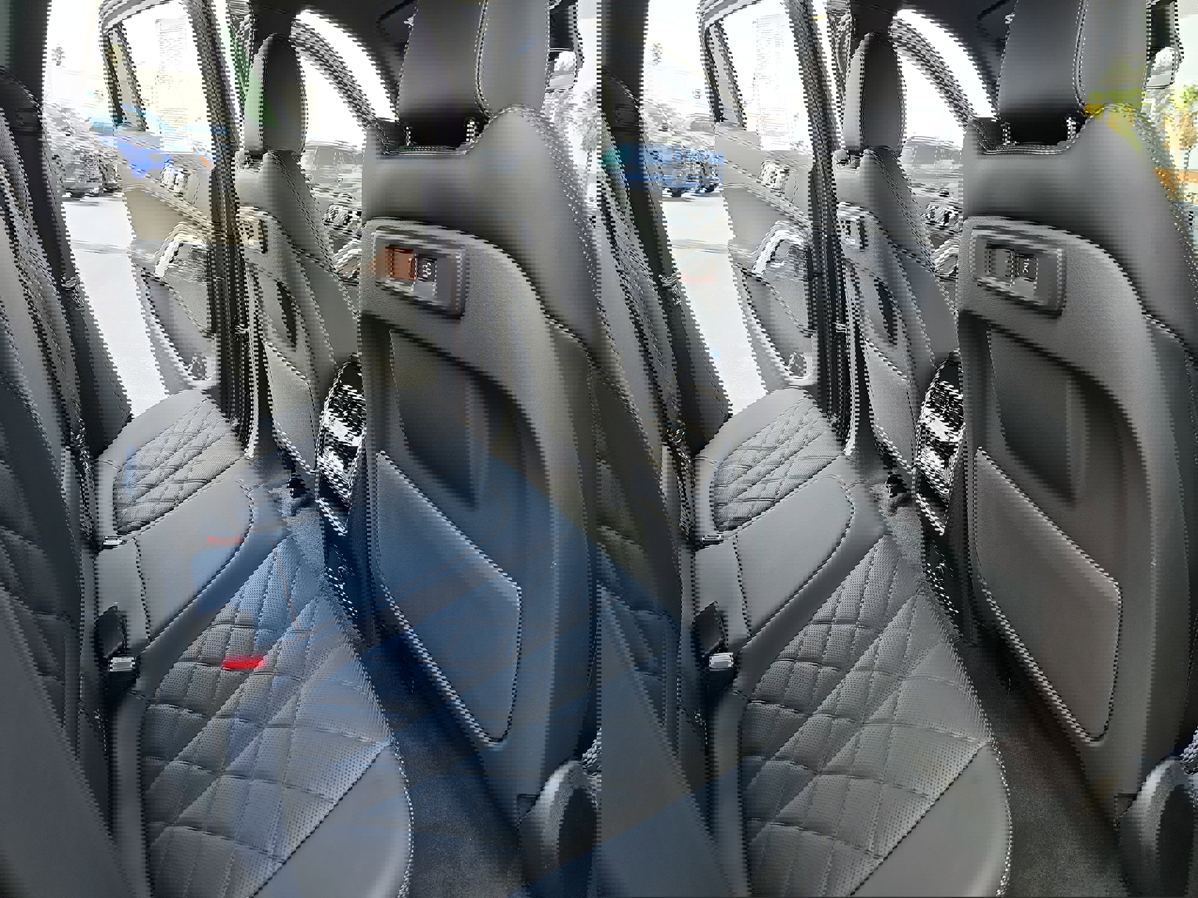 Used 2023 BMW X6 xDrive40i w/ Premium Package AWD/4WD image 11