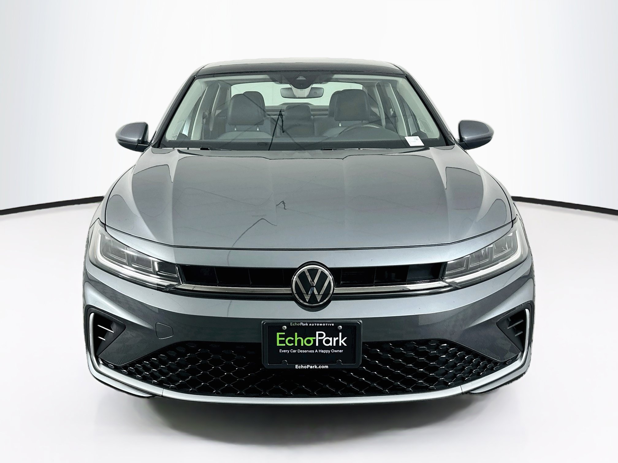 Used 2025 Volkswagen Jetta SE FWD image 2
