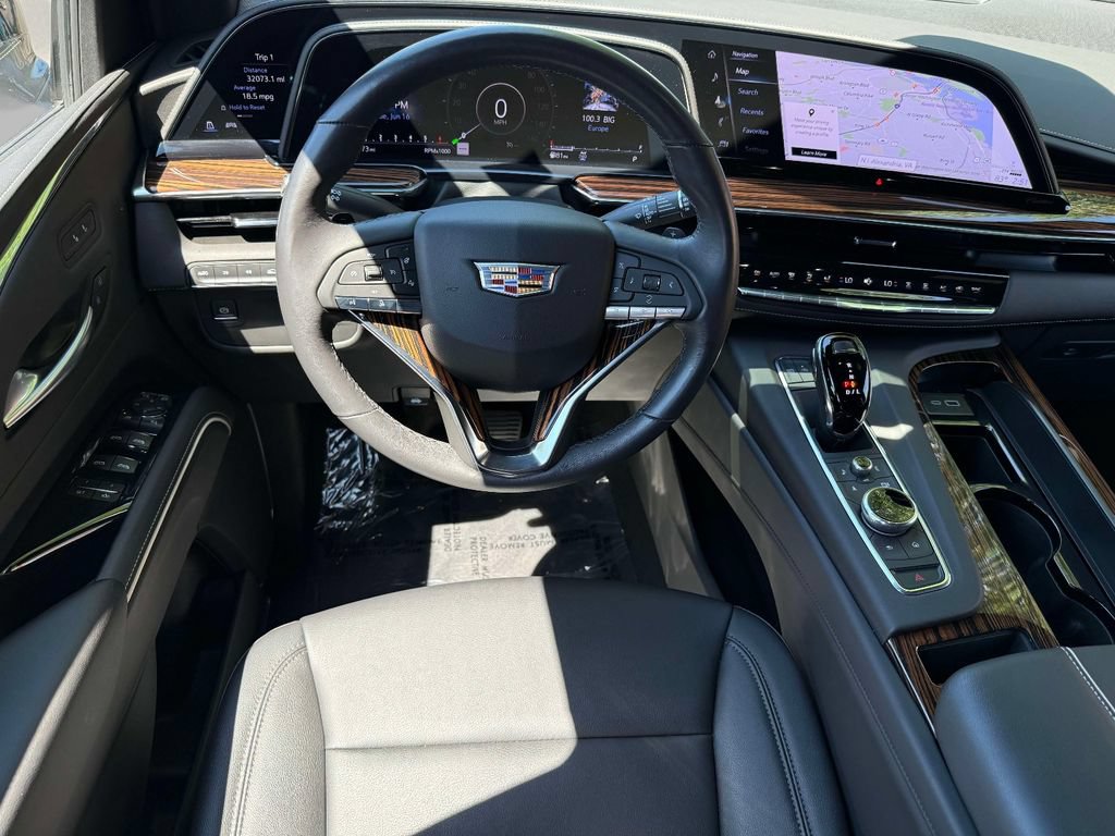 Used 2024 Cadillac Escalade Luxury AWD/4WD image 4