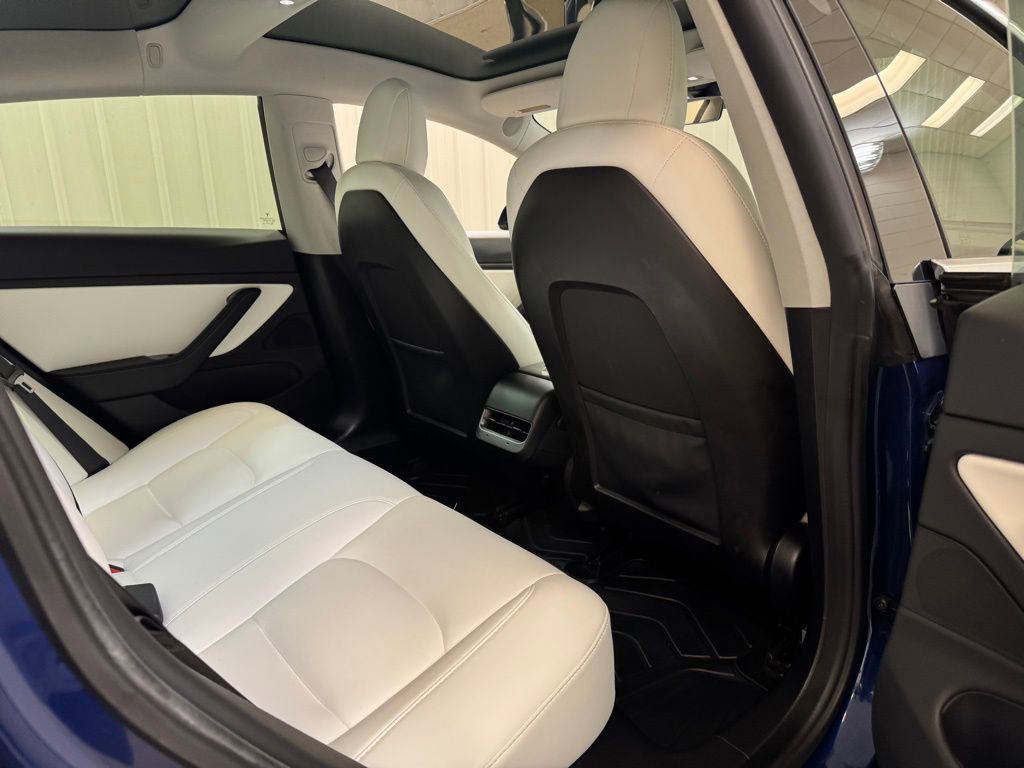 Used 2020 Tesla Model 3 Standard Range Plus image 24