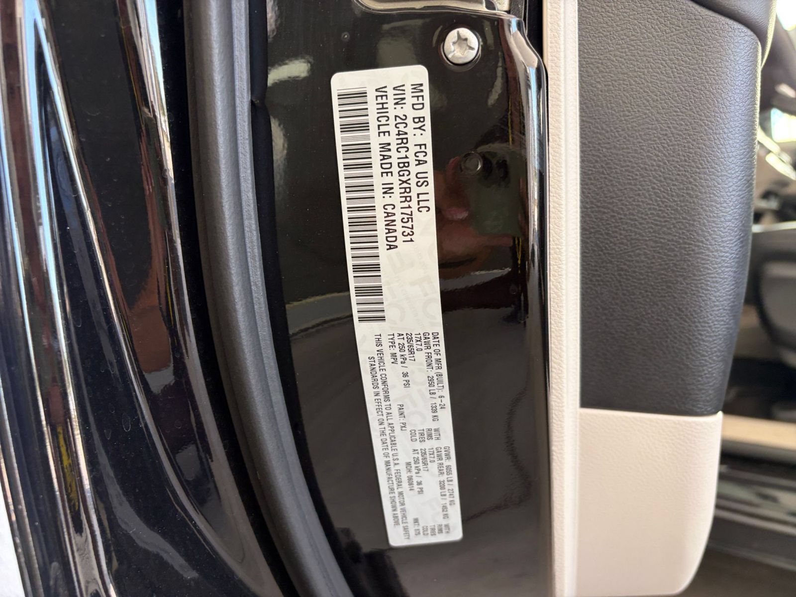 Used 2024 Chrysler Pacifica Touring-L FWD image 30
