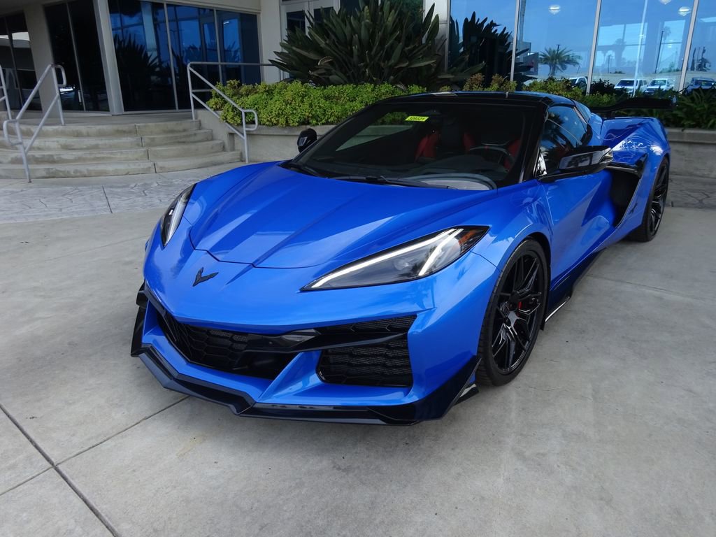 Used 2024 Chevrolet Corvette Z06 RWD image 4