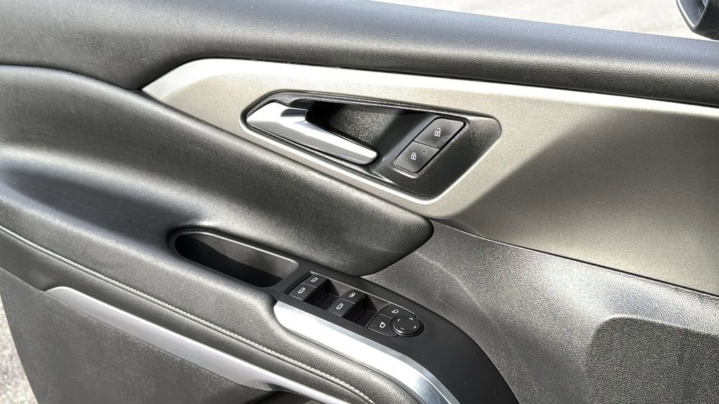 Used 2024 Chevrolet Traverse LT image 34