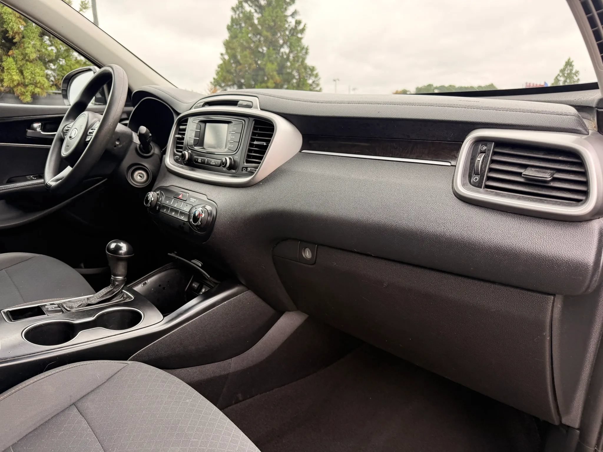 Used 2017 Kia Sorento AWD image 19