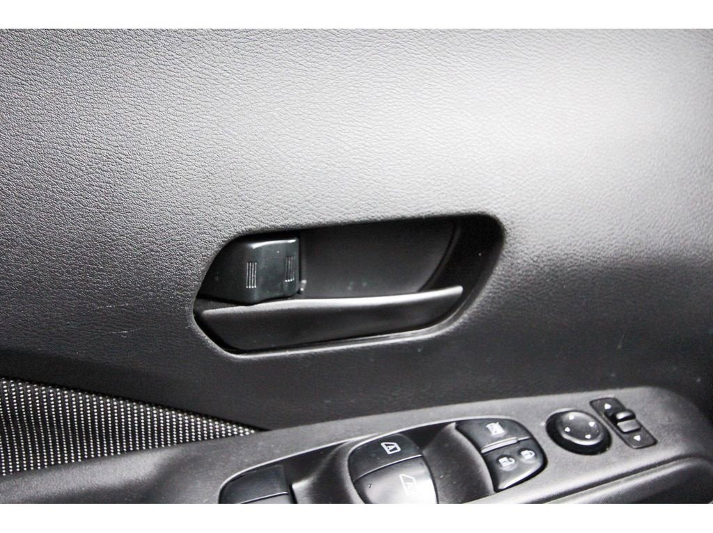 Used 2020 Nissan Kicks S image 22