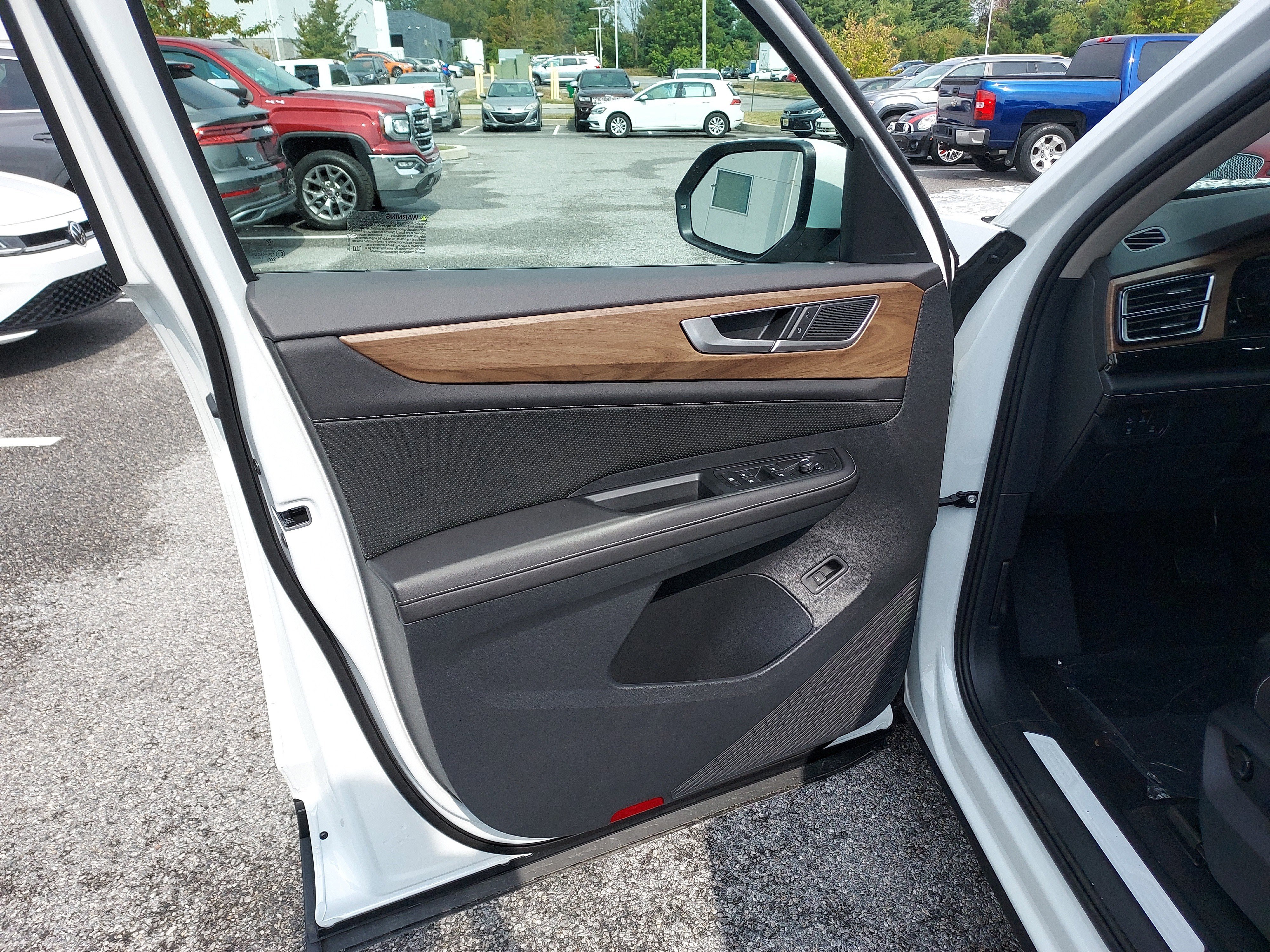 New 2026 Volkswagen Atlas SE image 13