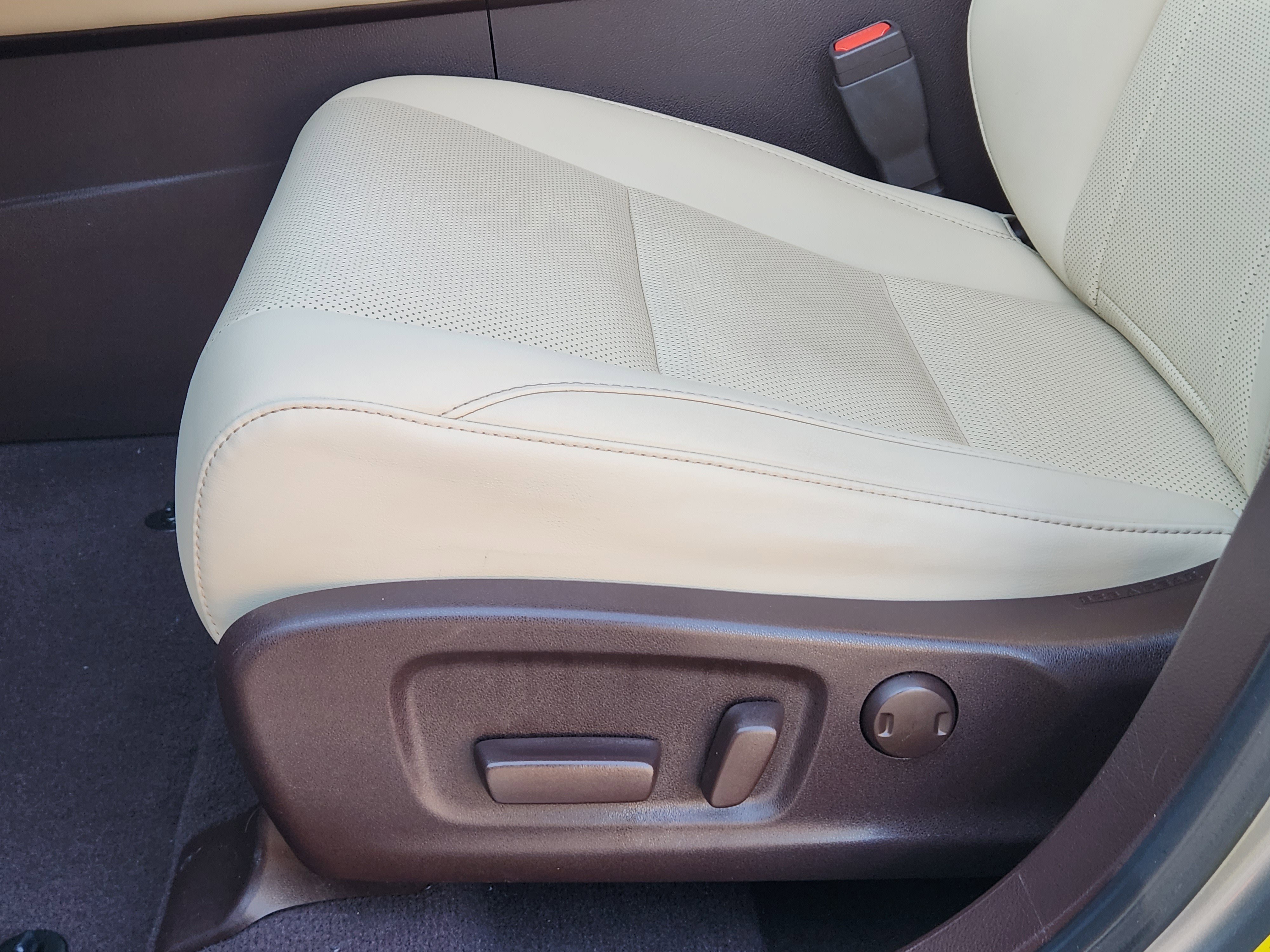 Used 2020 Lexus RX 350L FWD w/ Premium Package image 33