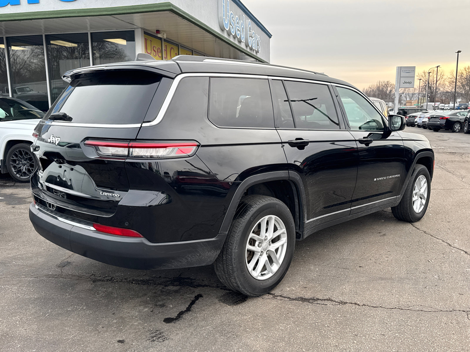 Used 2022 Jeep Grand Cherokee L Laredo w/ Luxury Tech Group I AWD/4WD image 5