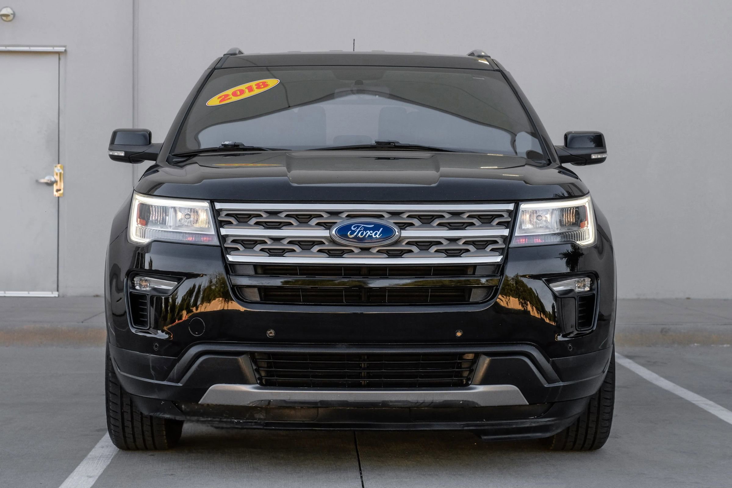 Used 2018 Ford Explorer XLT w/ Equipment Group 202A AWD/4WD image 17