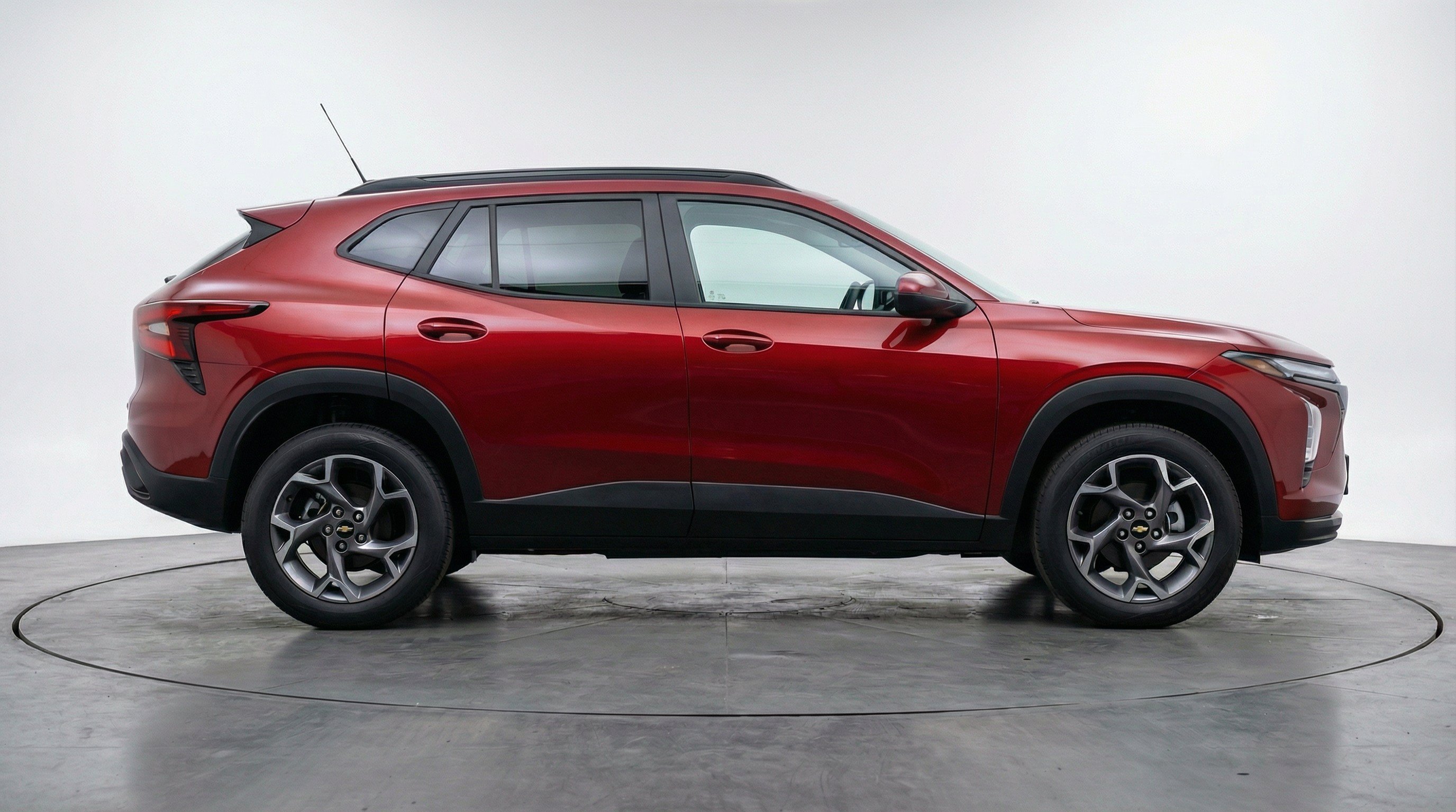Used 2025 Chevrolet Trax LT FWD image 9