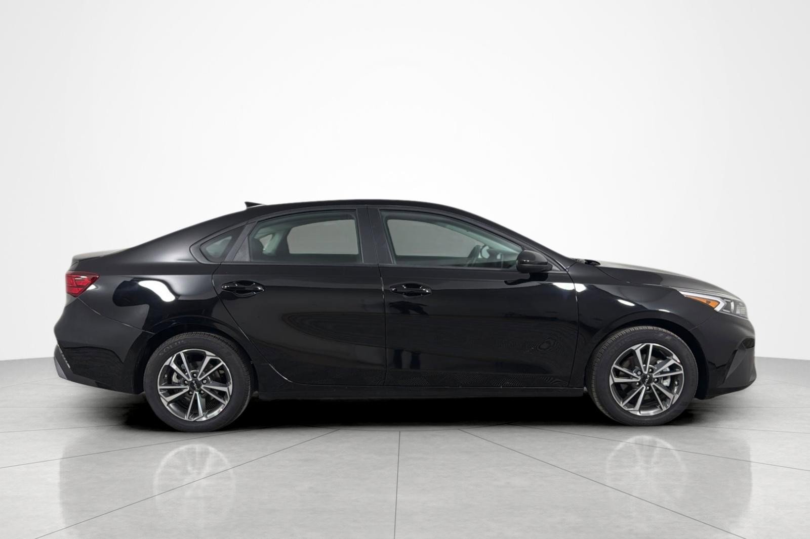 Used 2023 Kia Forte LXS image 6