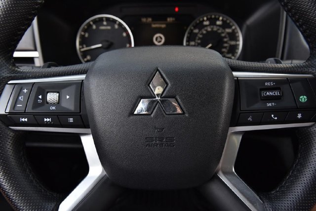Used 2025 Mitsubishi Outlander SE AWD/4WD image 22