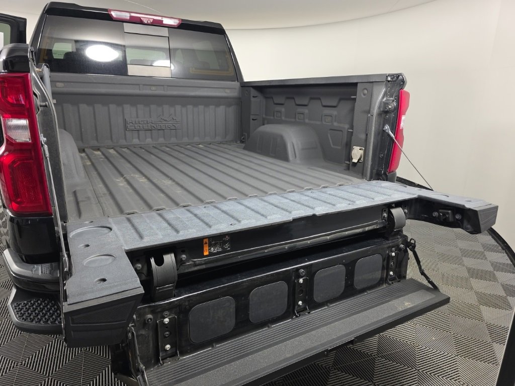 Used 2022 Chevrolet Silverado 1500 High Country w/ Technology Package image 40