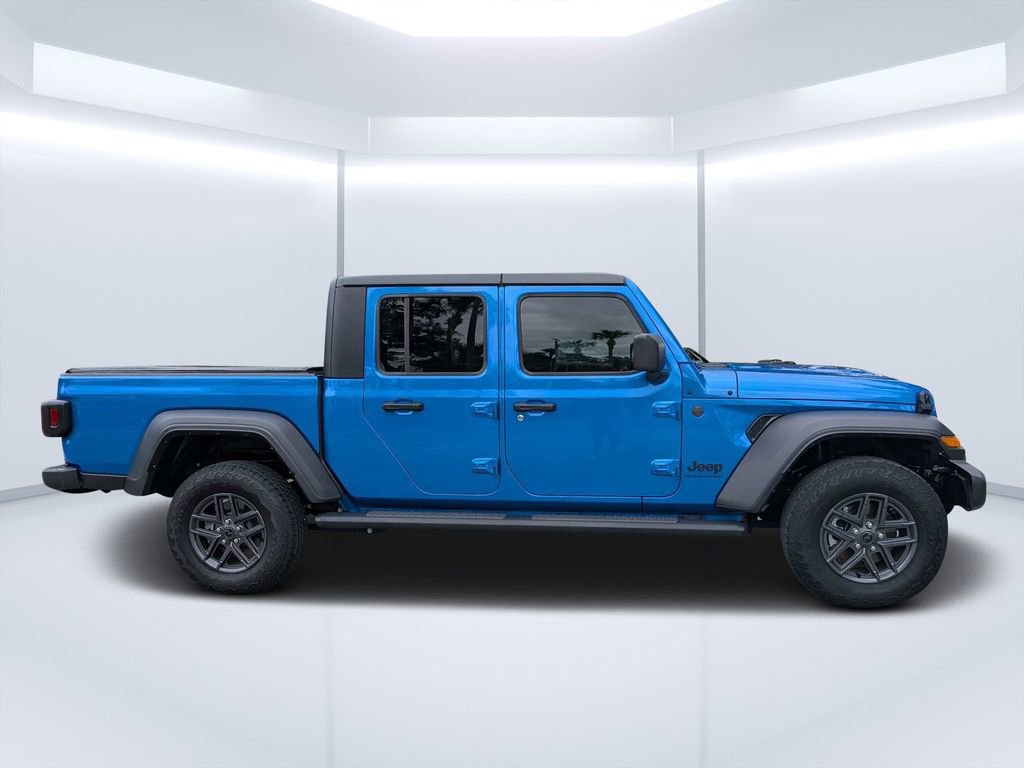 Used 2025 Jeep Gladiator Sport AWD/4WD image 2