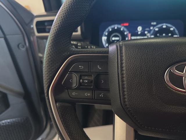 Used 2025 Toyota Tacoma TRD Sport AWD/4WD image 15