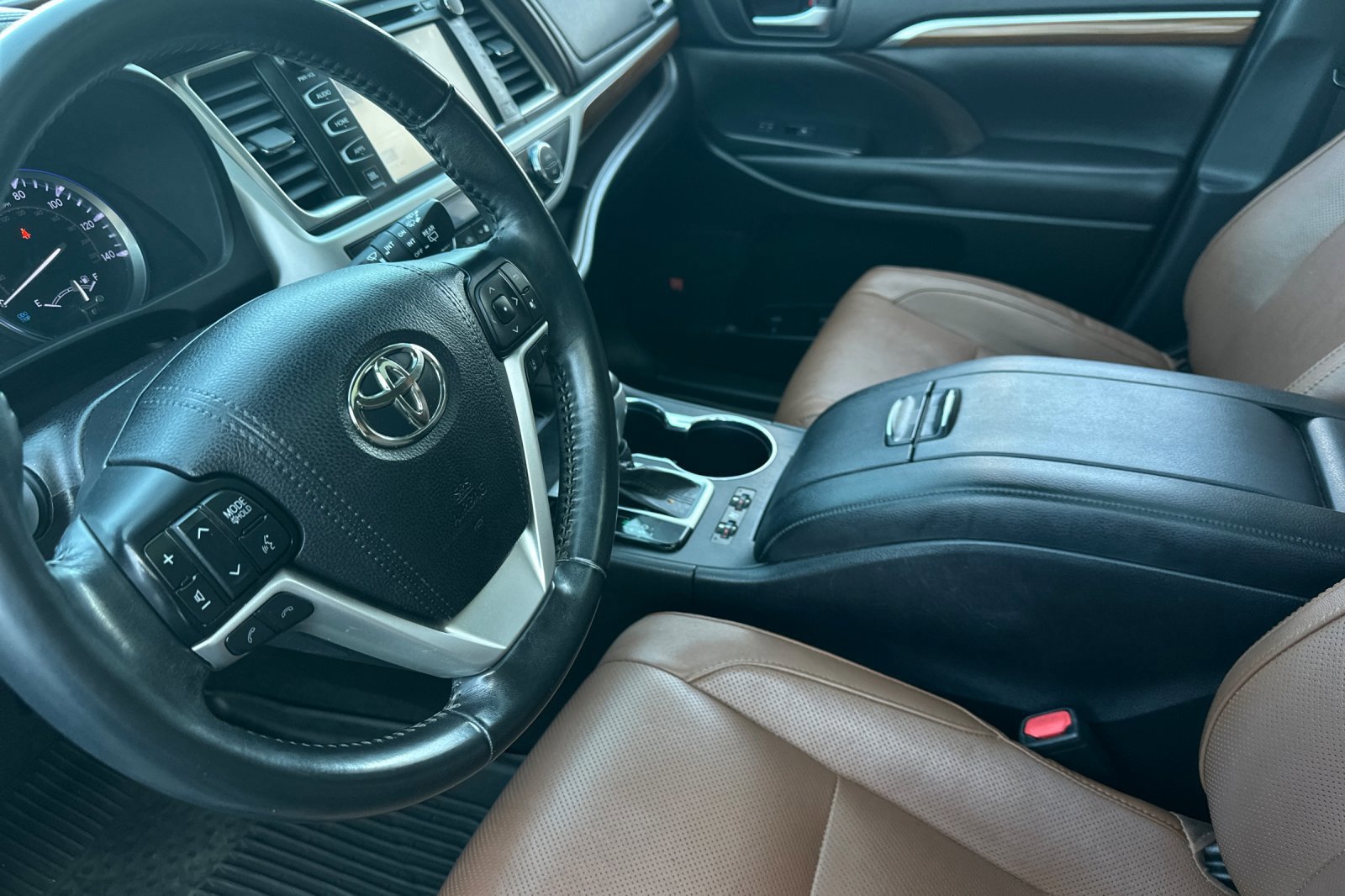 Certified 2019 Toyota Highlander Limited AWD/4WD image 9