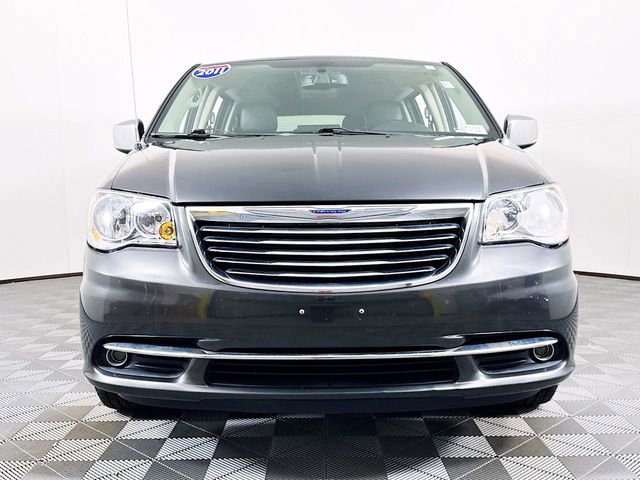 Used 2011 Chrysler Town & Country Touring-L w/ Entertainment Group #2 FWD image 2
