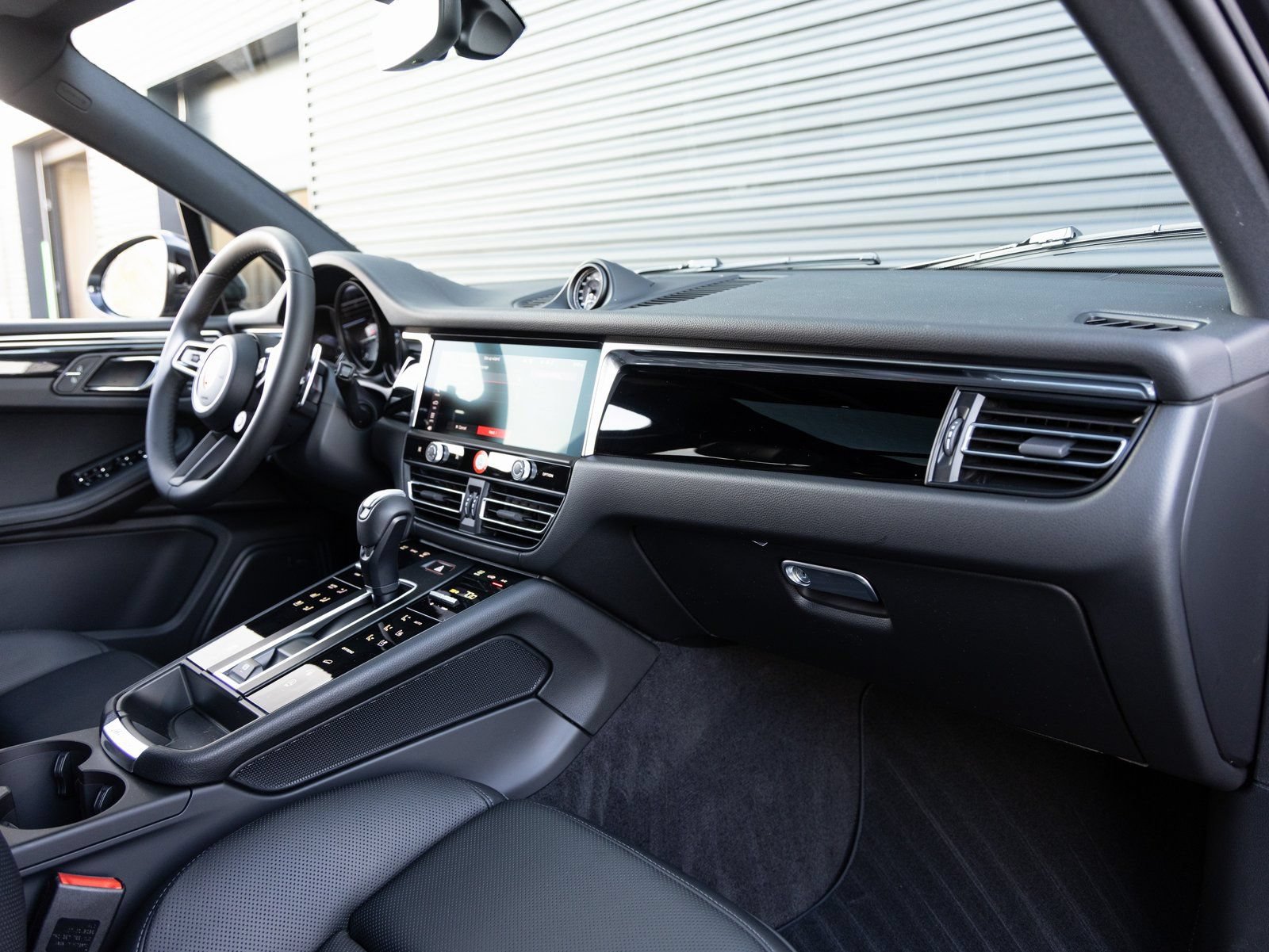 New 2026 Porsche Macan AWD/4WD image 34