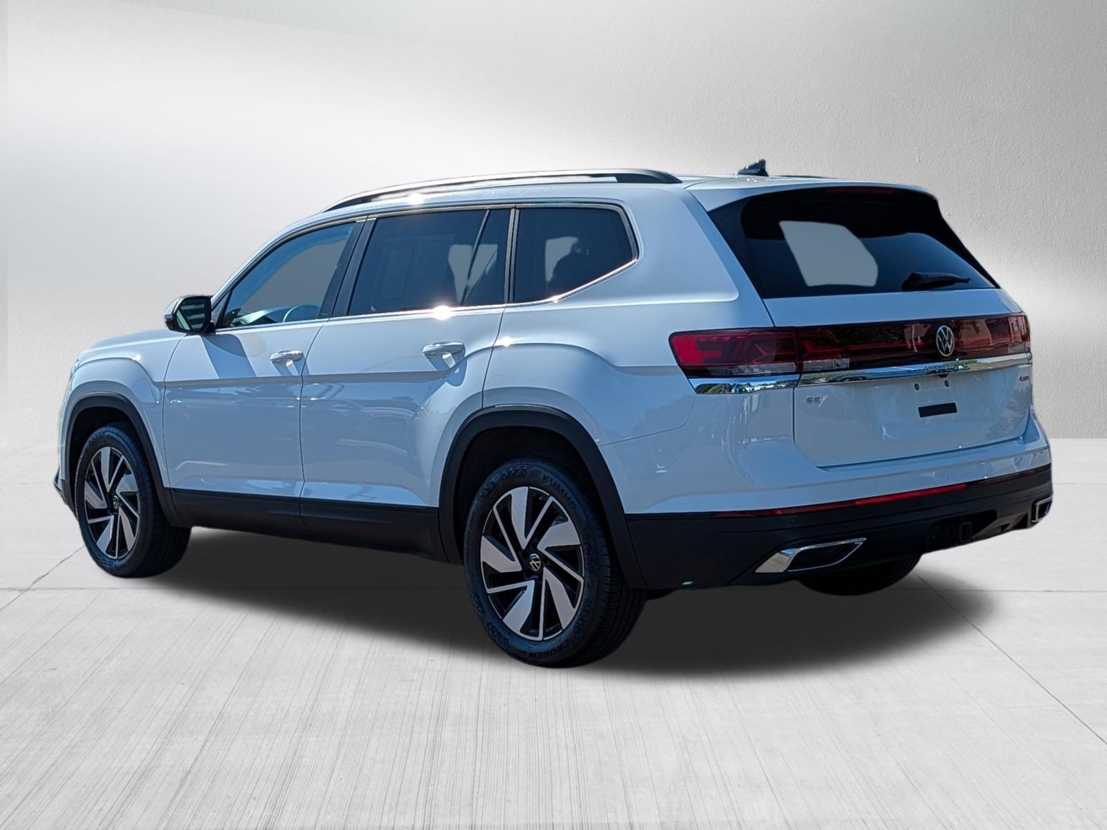 Certified 2025 Volkswagen Atlas SE AWD/4WD image 5