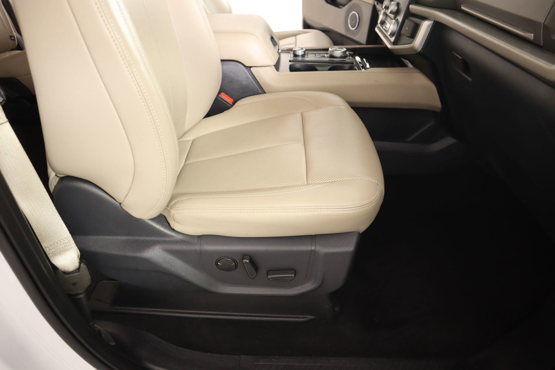Used 2024 Ford Expedition Max XLT image 15