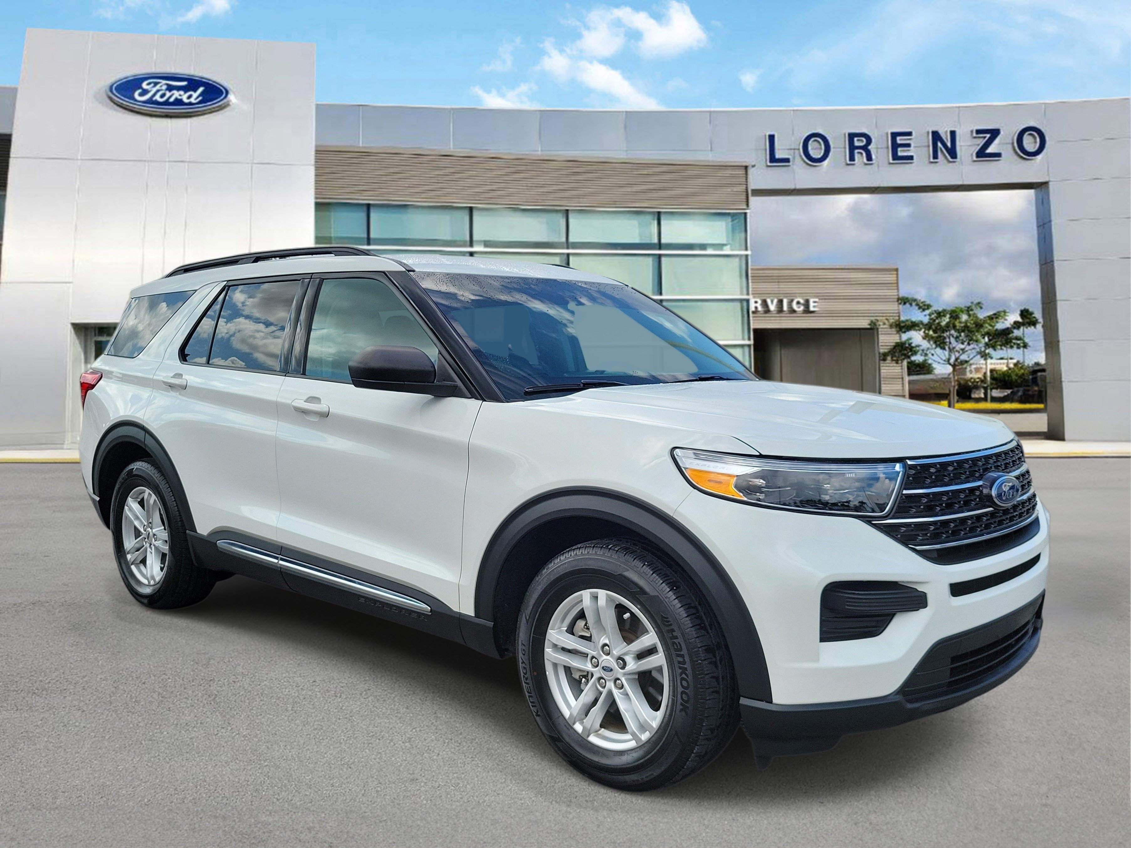 Used 2024 Ford Explorer XLT RWD image 3