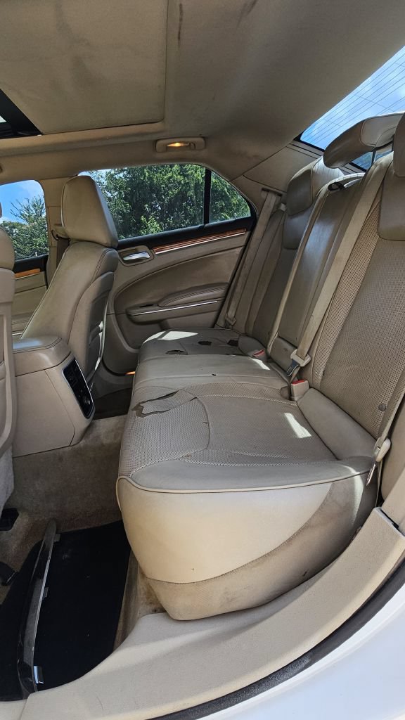 Used 2014 Chrysler 300 C RWD image 8