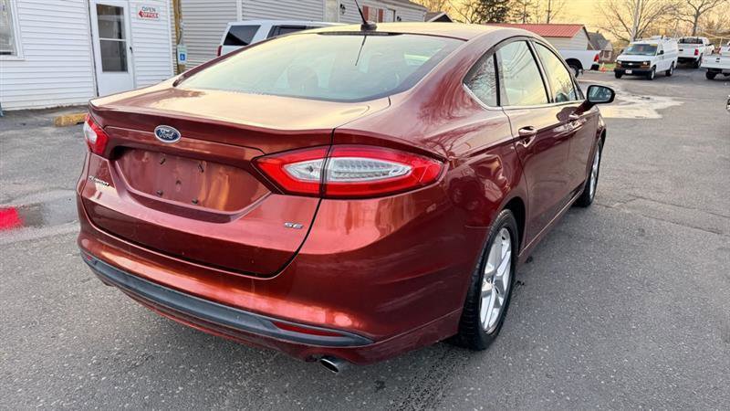Used 2014 Ford Fusion SE image 2