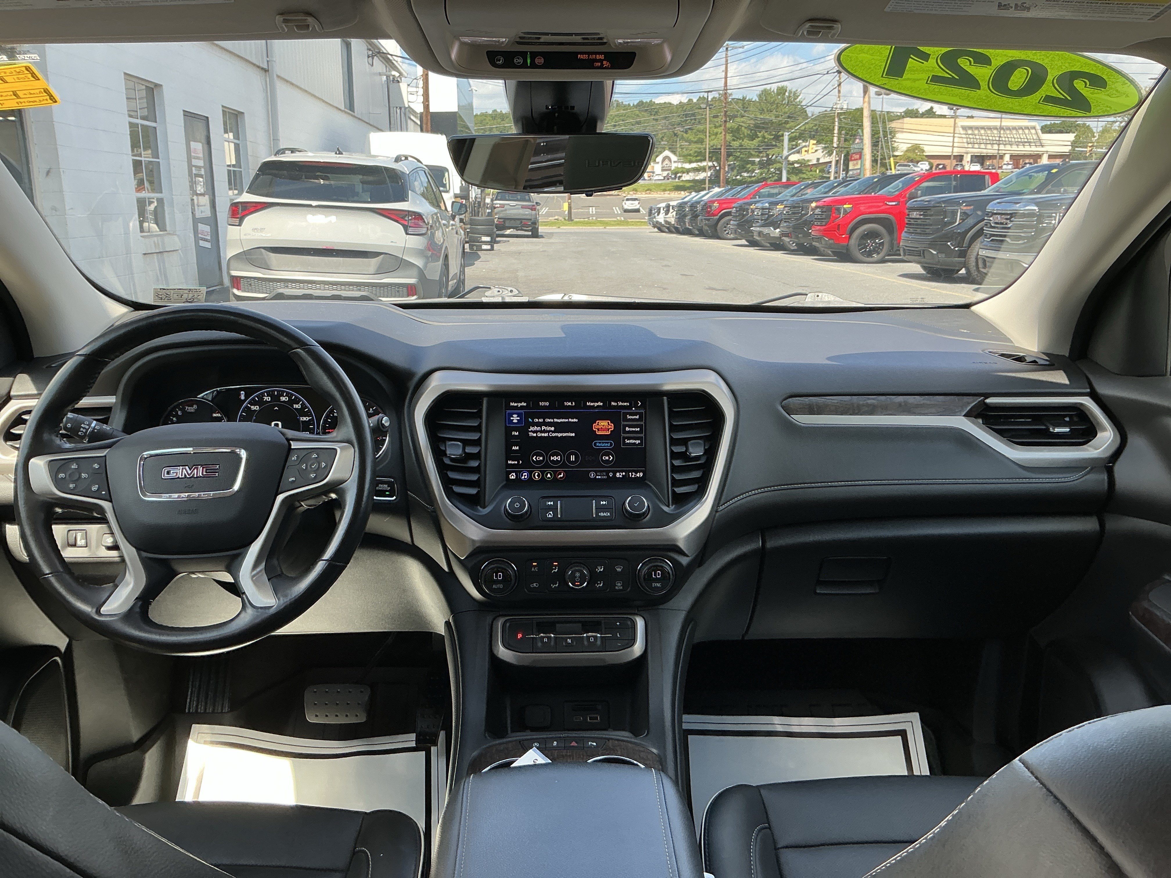 Used 2021 GMC Acadia Denali w/ Denali Ultimate Package AWD/4WD image 11
