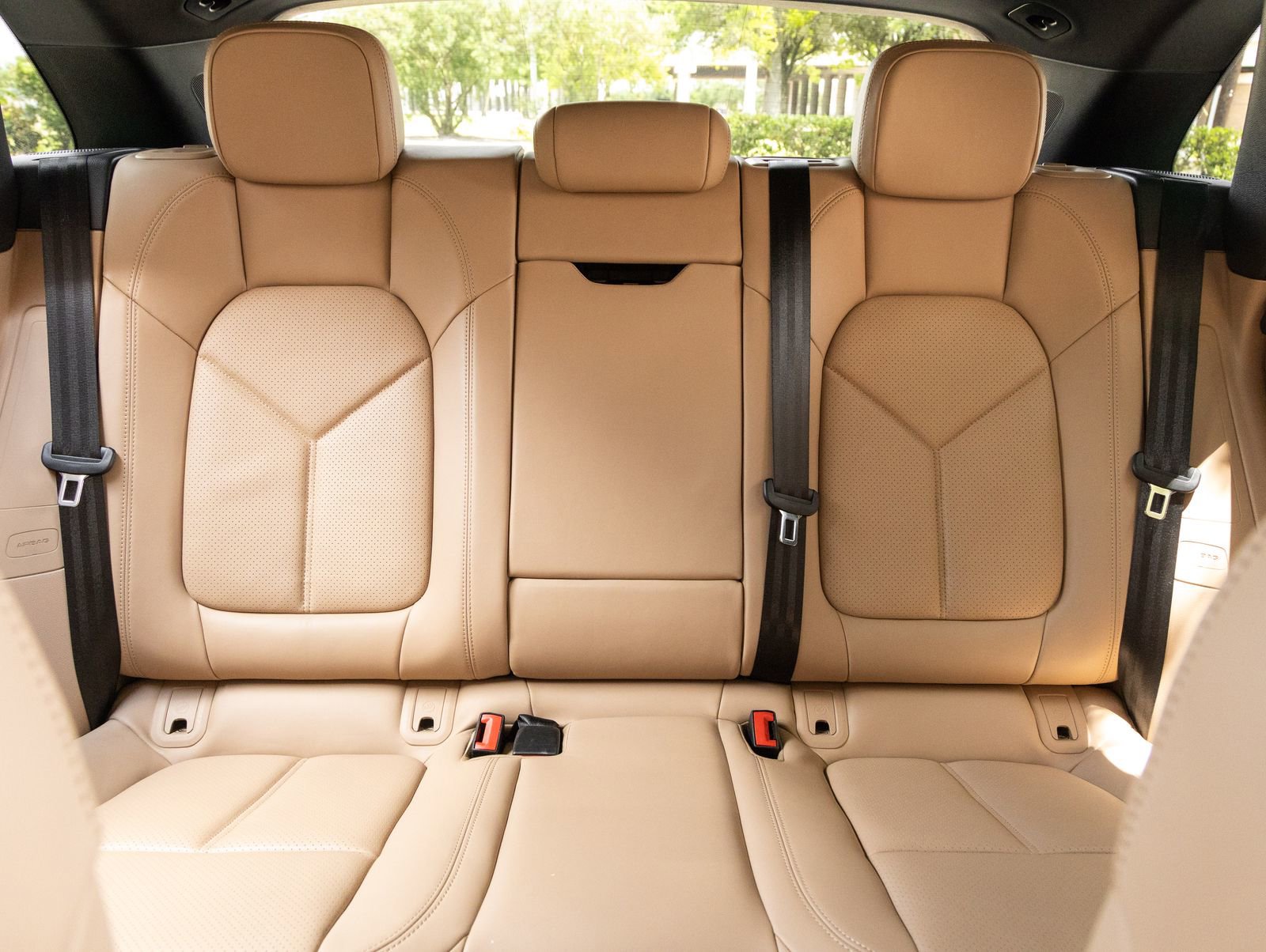 Certified 2023 Porsche Macan AWD/4WD image 29