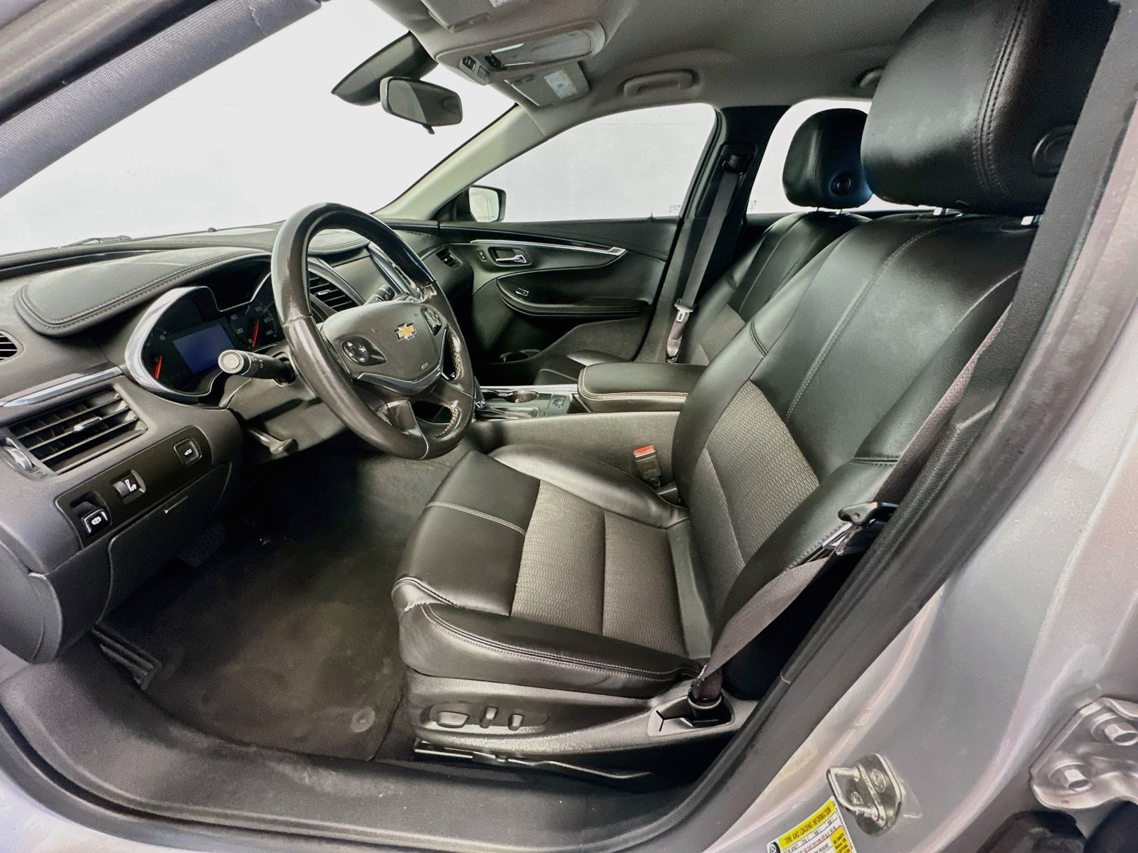 Used 2017 Chevrolet Impala LT FWD image 17
