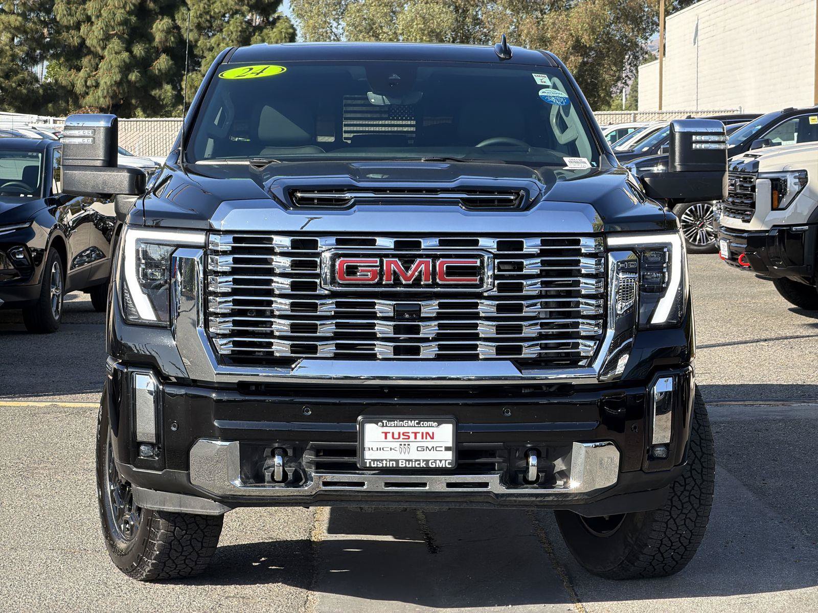 Used 2024 GMC Sierra 3500 Denali w/ Denali Reserve Package AWD/4WD image 2