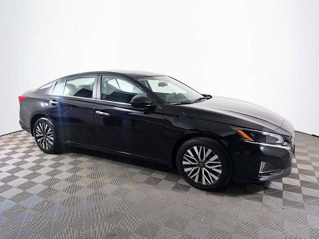 Certified 2023 Nissan Altima 2.5 SV w/ SV Premium Package AWD/4WD image 3