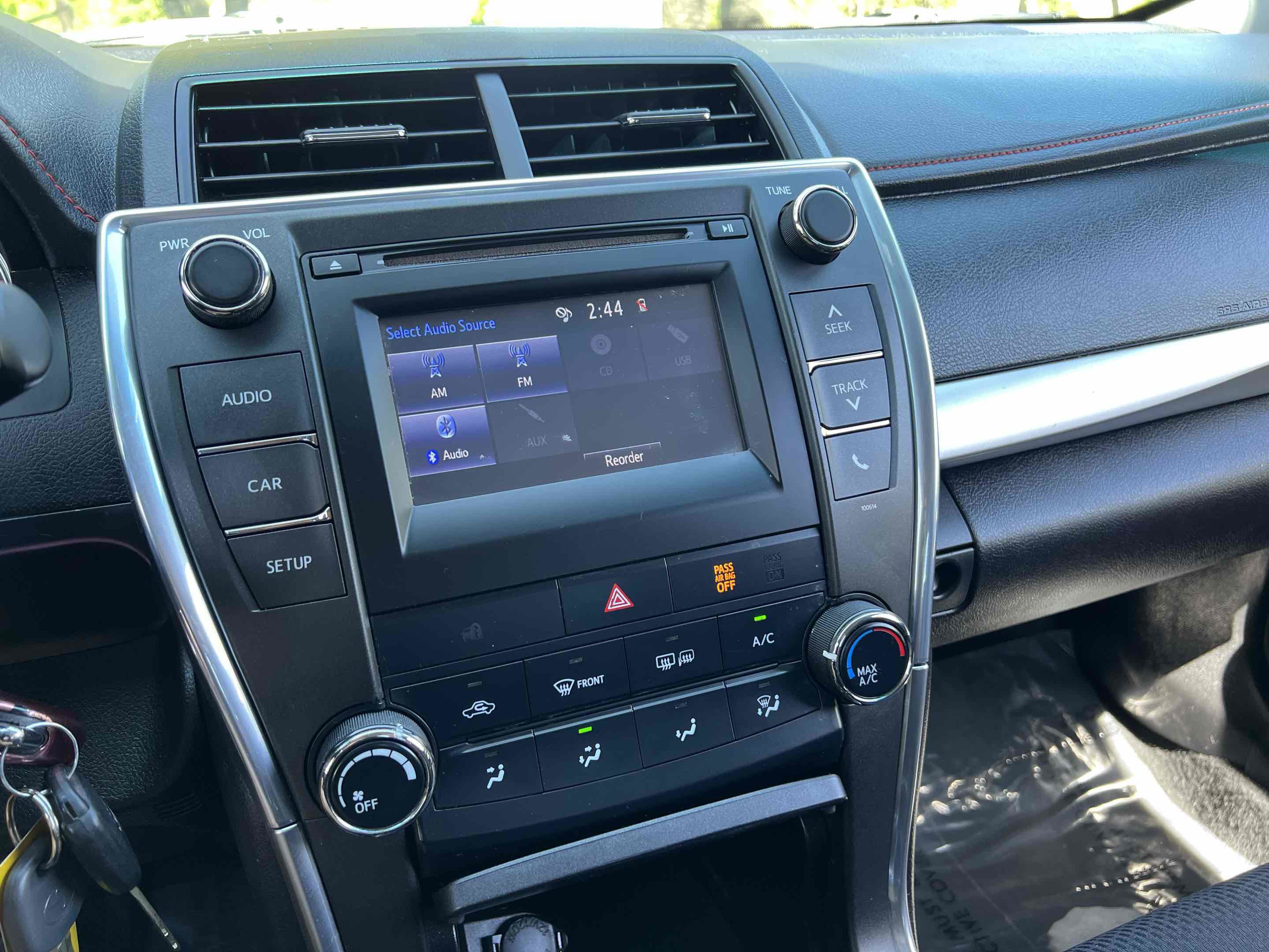 Used 2017 Toyota Camry SE w/ Moonroof Package FWD image 29