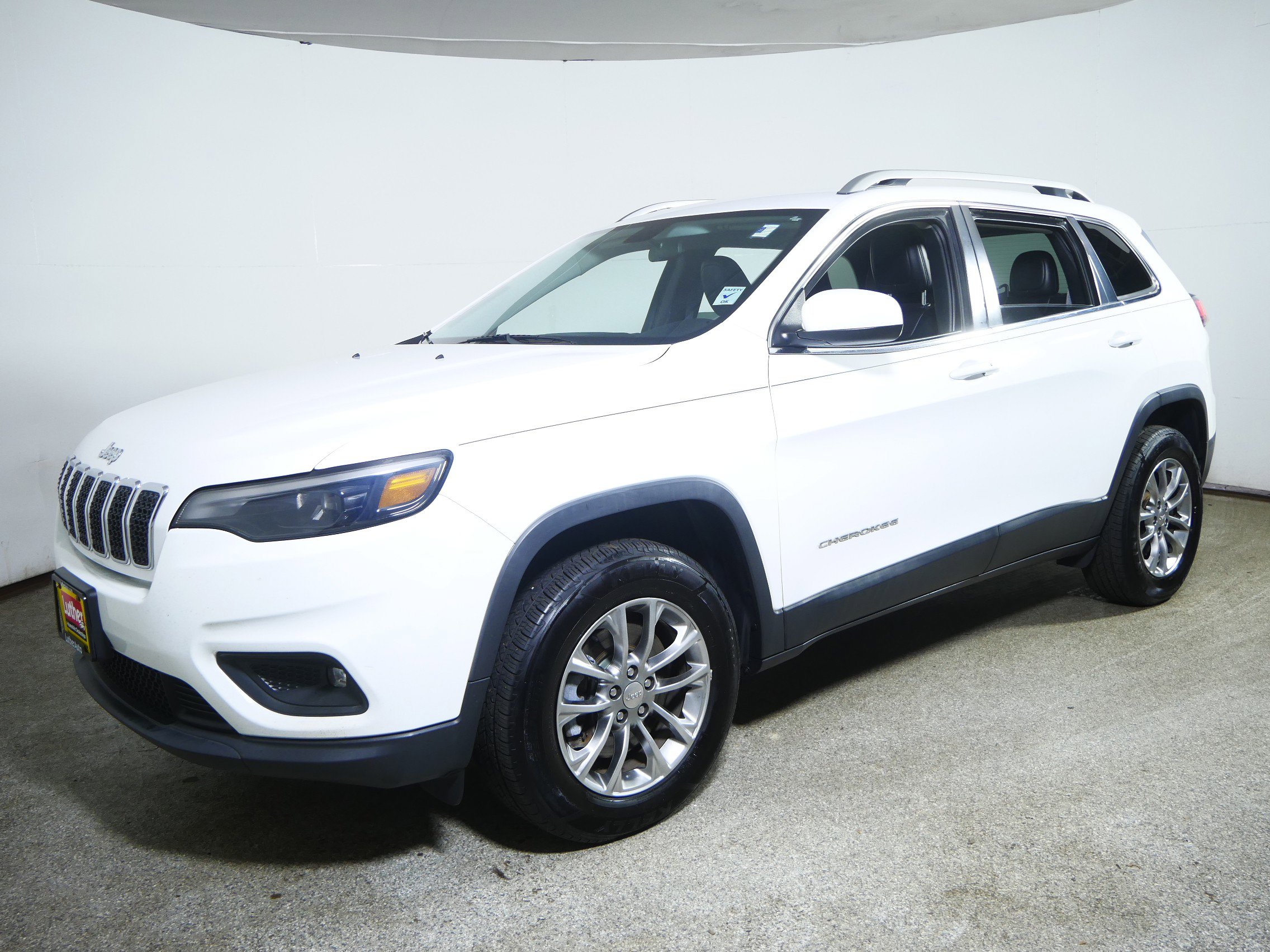Used 2019 Jeep Cherokee Latitude Plus image 3