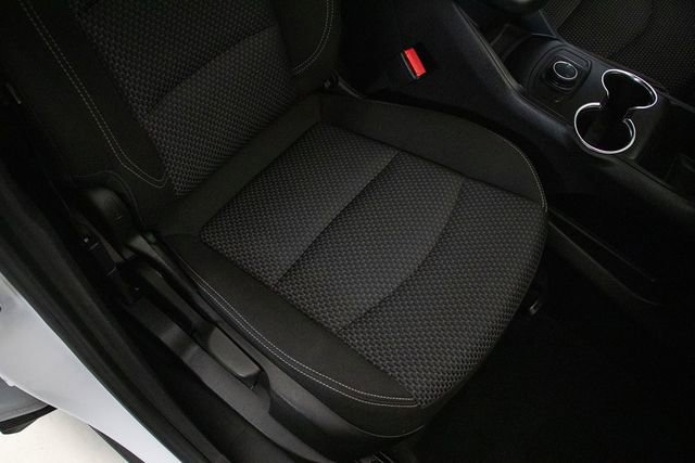 Used 2024 GMC Terrain SLE w/ Elevation Edition image 17