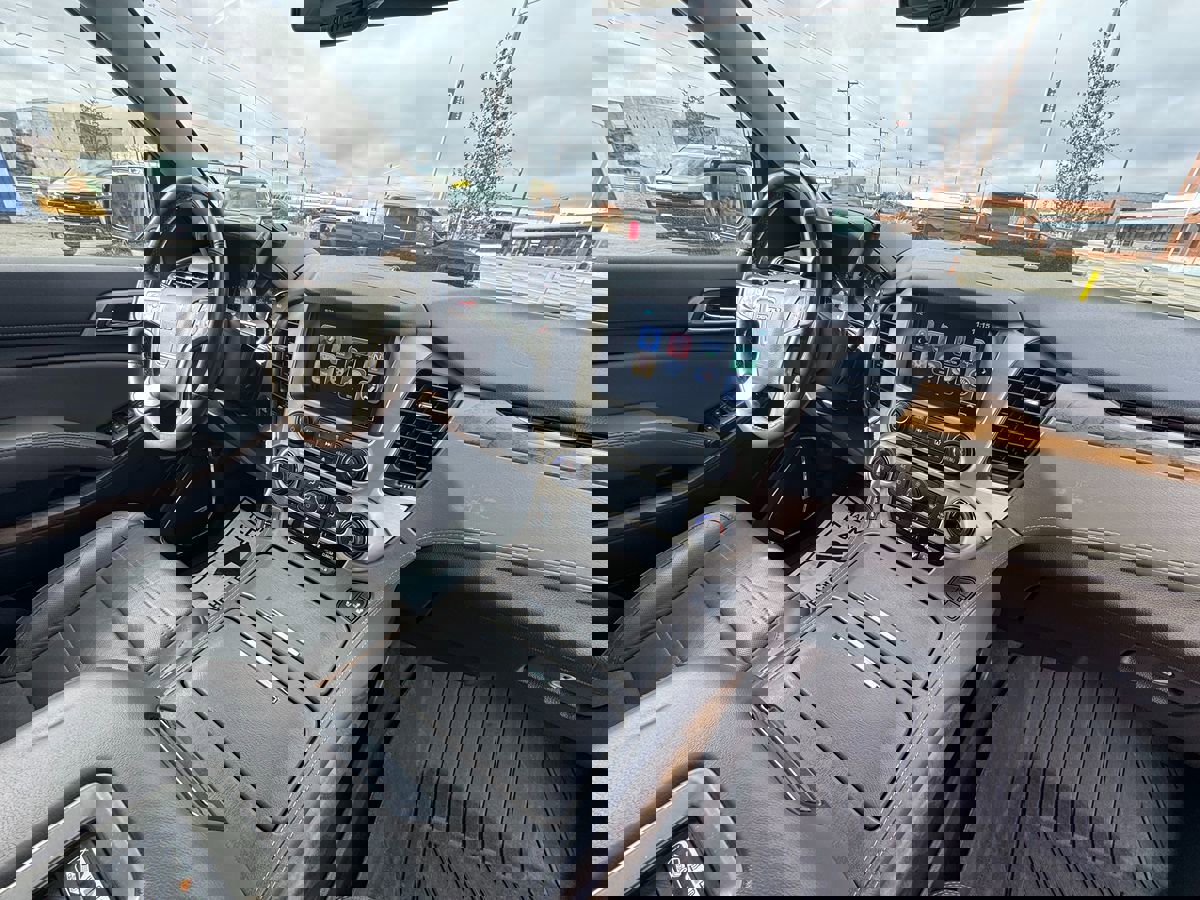 Used 2020 GMC Yukon Denali w/ Denali Ultimate Package AWD/4WD image 19