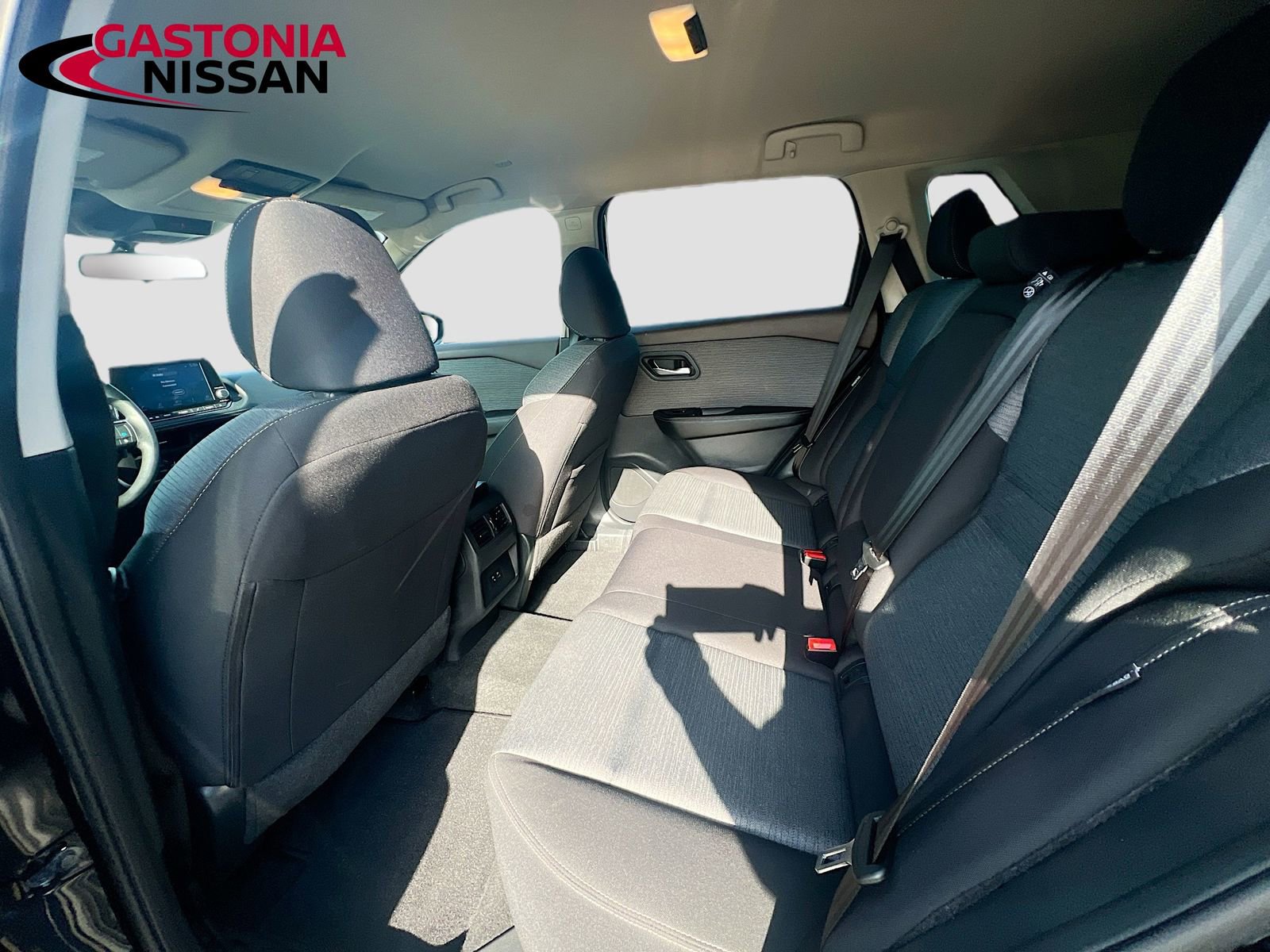 Used 2023 Nissan Rogue SV image 31