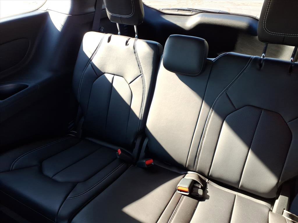 New 2026 Chrysler Pacifica Select image 13