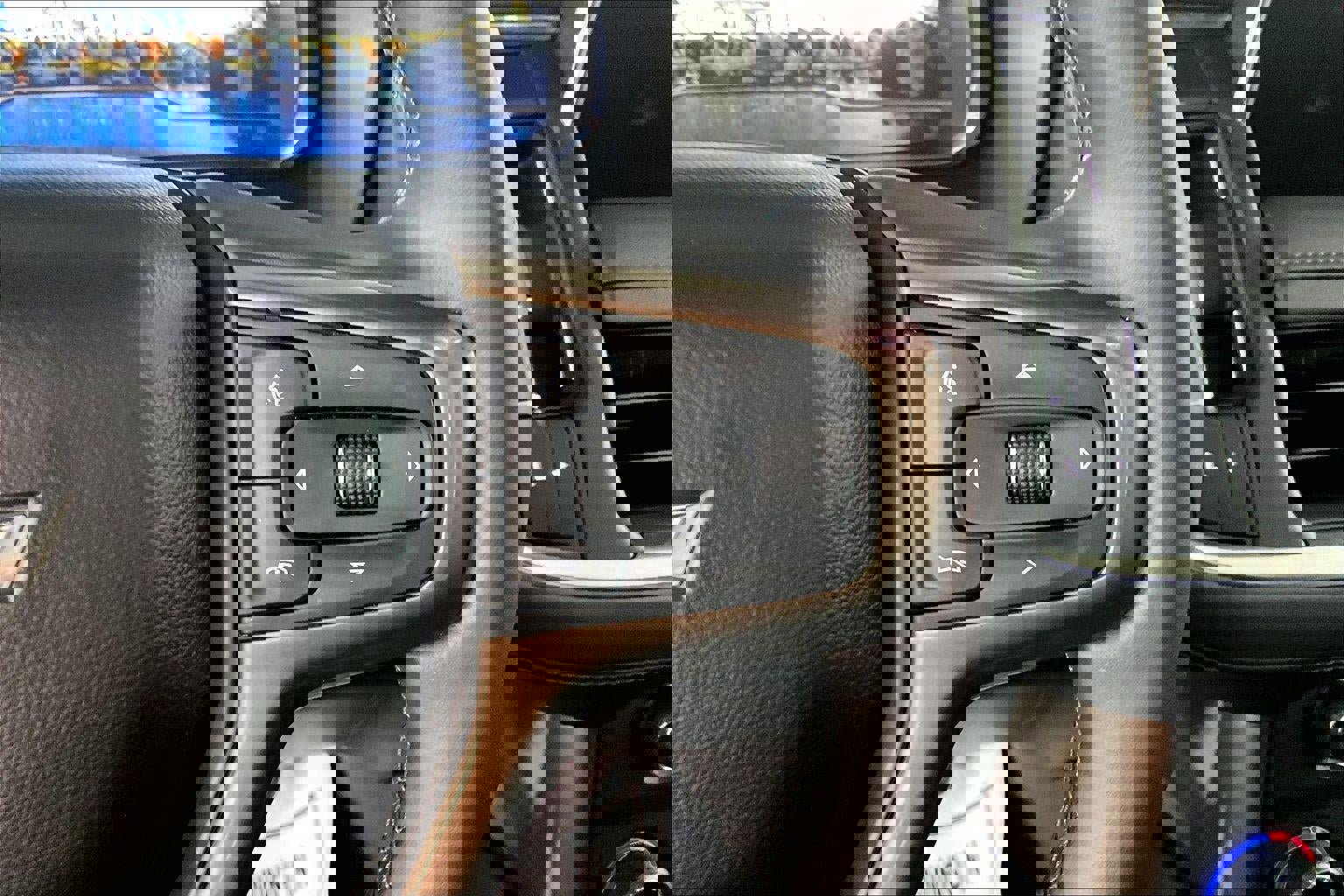 Used 2023 Chevrolet Suburban High Country image 12