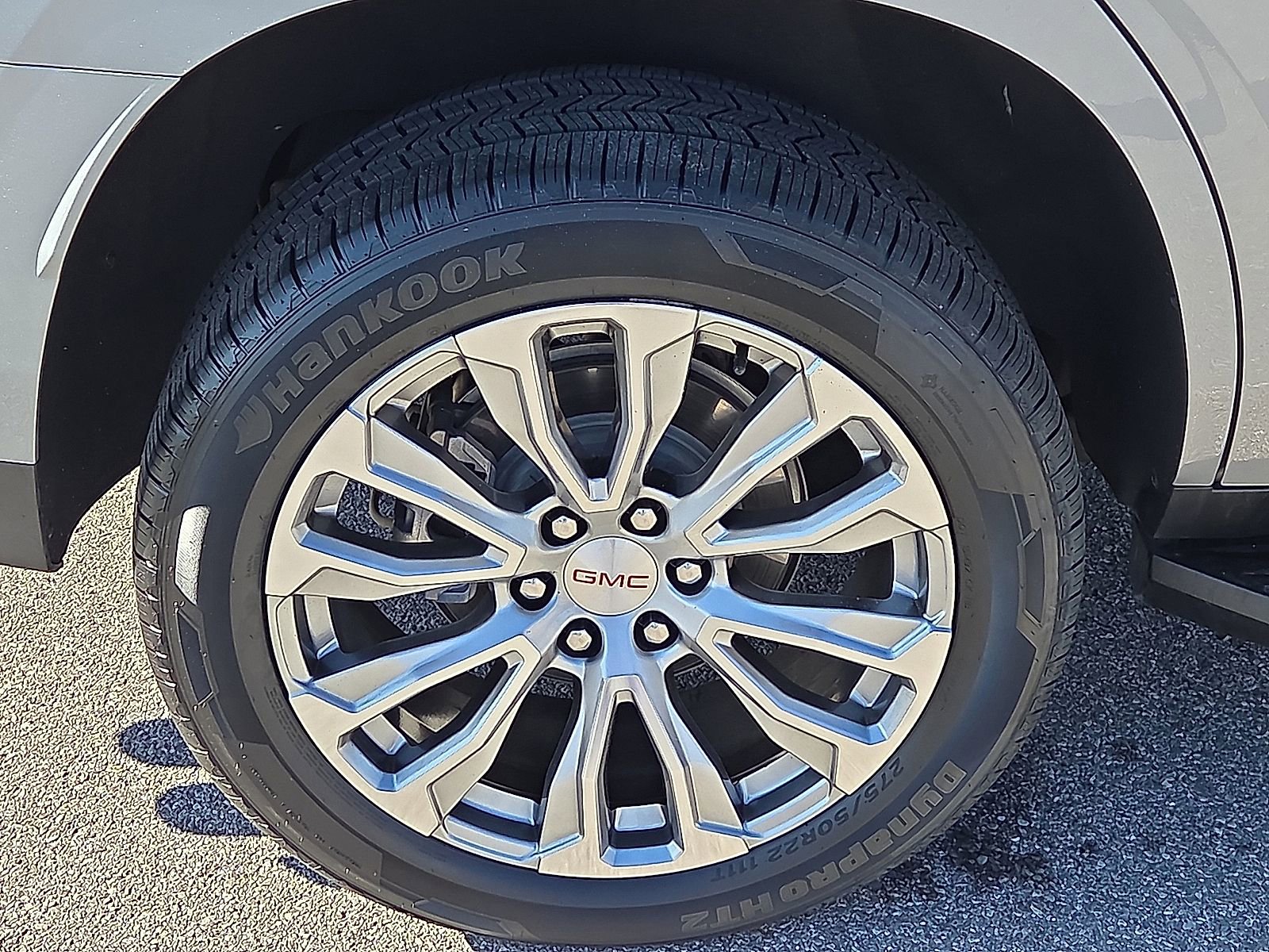 Used 2023 GMC Yukon Denali image 7