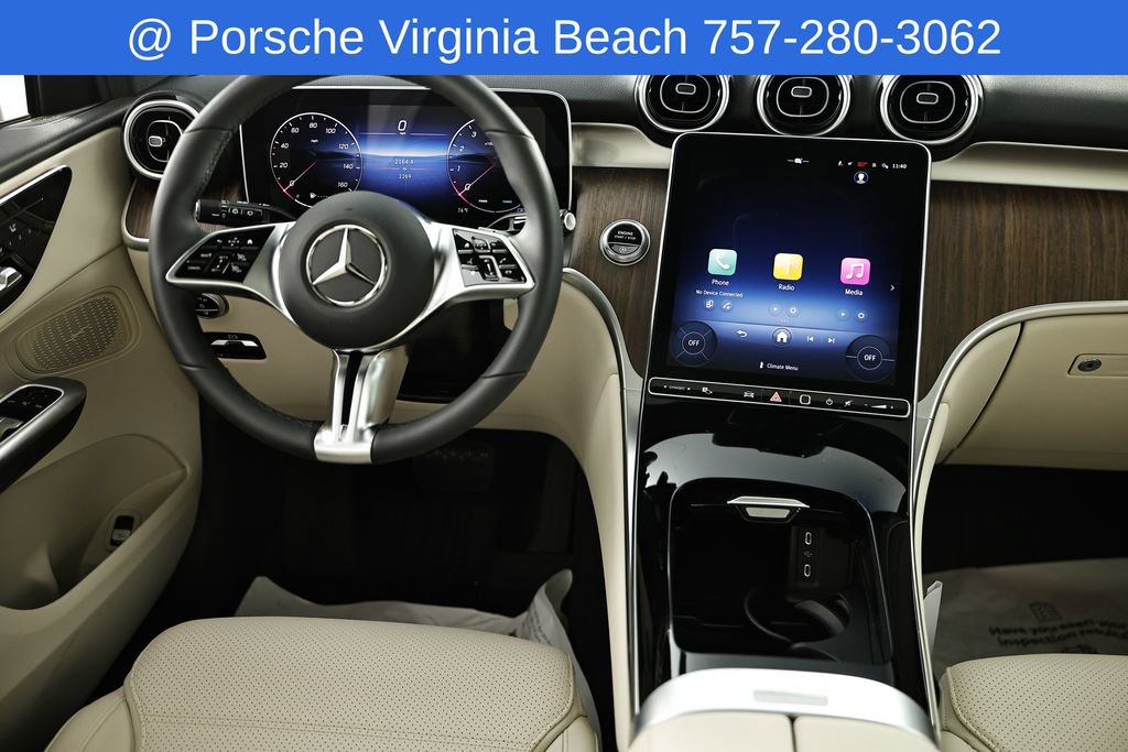 Used 2025 Mercedes-Benz GLC 300 4MATIC image 32