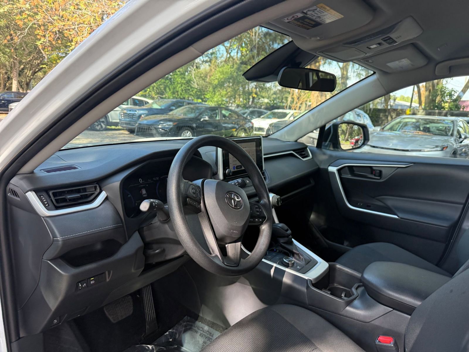 Used 2025 Toyota RAV4 LE image 28