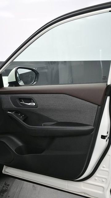 Used 2023 Nissan Rogue SV AWD/4WD image 10
